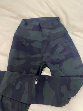 Alo Yoga: Vapor Leggings